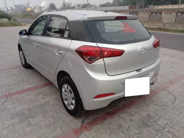 https://images10.gaadi.com/usedcar_image/4515666/original/processed_307f4738-1065-4689-b35d-5ccf2a65b5f0.jpg?imwidth=6402