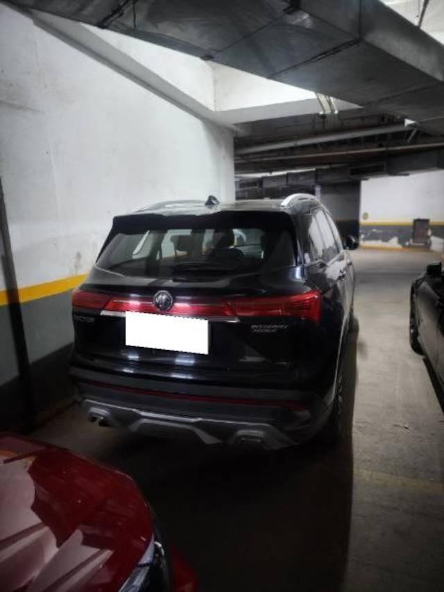 https://images10.gaadi.com/usedcar_image/4515668/original/processed_8fe8d438-307b-4e1d-9388-8fe75f578d7d.jpg?imwidth=6400