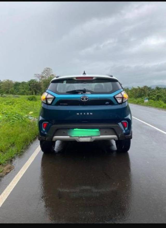 https://images10.gaadi.com/usedcar_image/4515672/original/processed_d1b998b6-f1a3-4445-b82c-c9cfd6b8aed2.jpeg?imwidth=6402