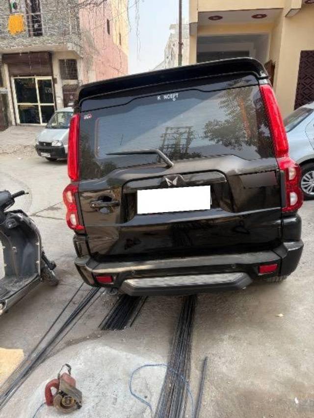 https://images10.gaadi.com/usedcar_image/4515679/original/processed_827e8d59-dd62-468c-8549-efa0c18a11b6.jpeg?imwidth=6402