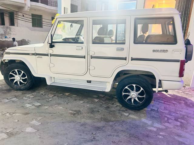https://images10.gaadi.com/usedcar_image/4515681/original/799f2eecd5220c44e76d06ad9a807fae.jpg?imwidth=6400