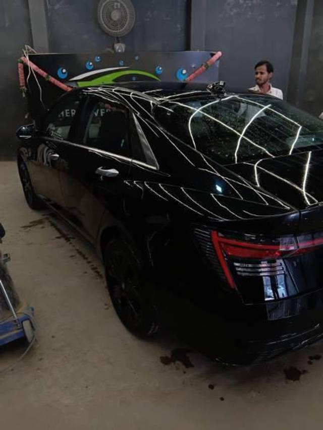 https://images10.gaadi.com/usedcar_image/4515688/original/processed_0a0eef4a-a262-4c67-895c-5ab380e40314.jpg?imwidth=6401