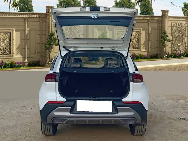 https://images10.gaadi.com/usedcar_image/4515690/original/processed_77f9edfcca86ad01024f73e48656ff5b.jpg?imwidth=6402