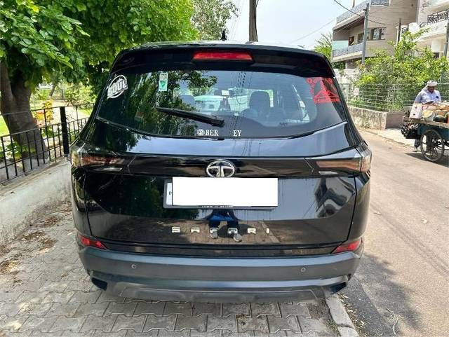 https://images10.gaadi.com/usedcar_image/4515699/original/processed_d9148aaa-e9dd-48c5-abdb-a348d64a8f36.jpeg?imwidth=6401