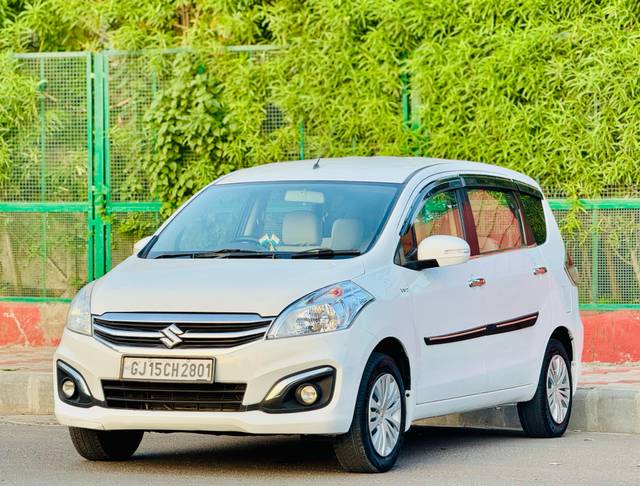 https://images10.gaadi.com/usedcar_image/4515756/original/0caece16c0f047aa2e660aa7342c77ee.jpg?imwidth=6402