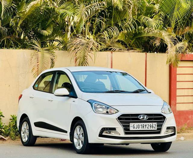 https://images10.gaadi.com/usedcar_image/4515762/original/685736b4b11f3f97c5239a3b874dd0e1.jpg?imwidth=6401