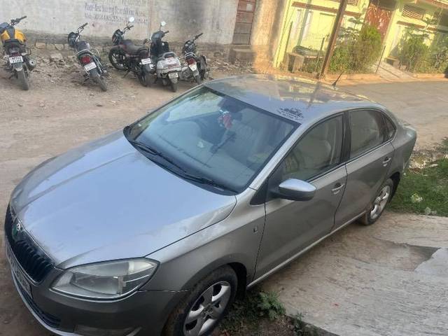 https://images10.gaadi.com/usedcar_image/4515764/original/processed_03ec730d-a5d0-4498-a46e-b85f1256af6b.jpeg?imwidth=6401