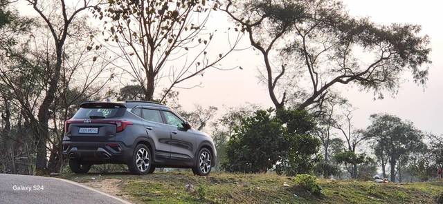 https://images10.gaadi.com/usedcar_image/4515780/original/processed_260c3325-3fa9-4bae-93ca-b0864af5778d.jpg?imwidth=6402