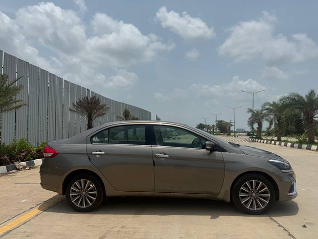 https://images10.gaadi.com/usedcar_image/45157934-BB75-47E5-885C-FD824FFA5130/original/3b341958-8fd3-4804-a95c-307b983fe9d1.jpg?imwidth=6401