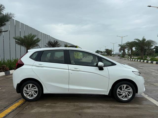 https://images10.gaadi.com/usedcar_image/45157934-BB75-47E5-885C-FD824FFA5130/original/cddbf56b-19d4-4fc4-96d2-018b69c6f55a.jpg?imwidth=6401