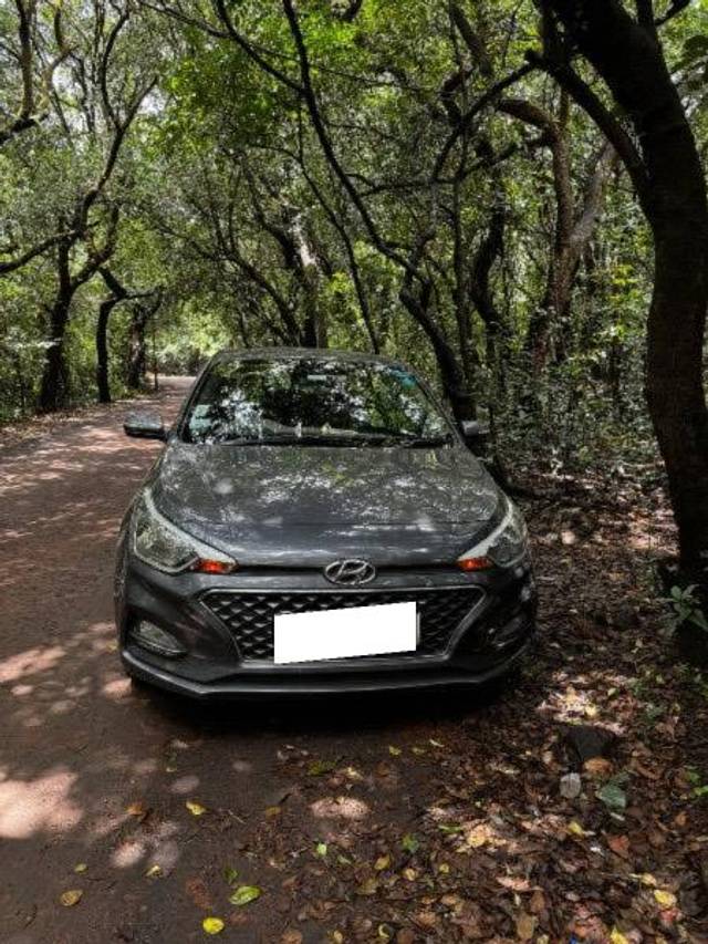 https://images10.gaadi.com/usedcar_image/4515853/original/processed_f72d8f8b-4218-4edf-84a9-1fe0783ad5f6.jpeg?imwidth=6401