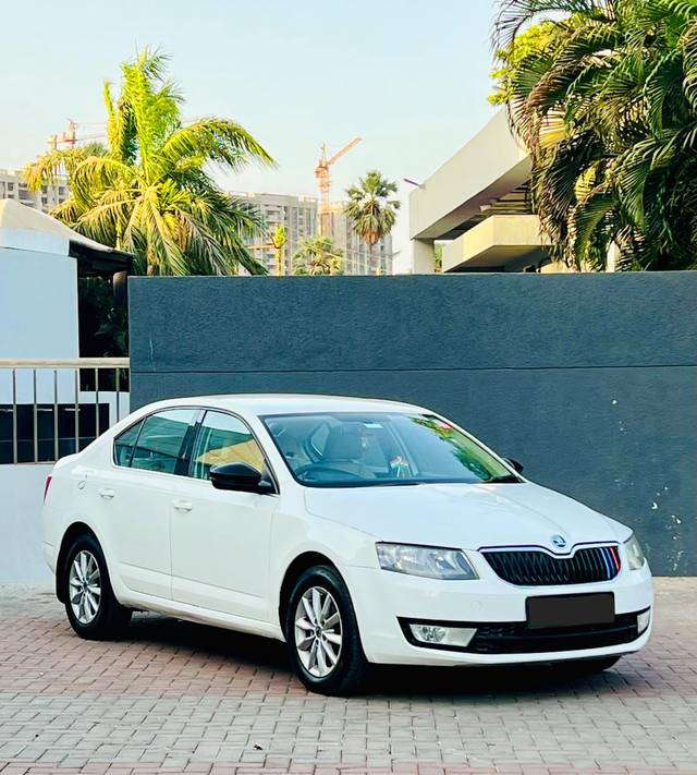 https://images10.gaadi.com/usedcar_image/4515890/original/500f053f2d333447c2729ed22f30c2aa.jpg?imwidth=6400