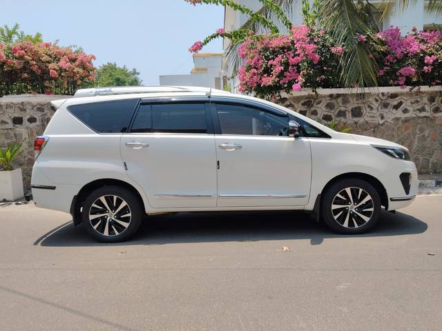 https://images10.gaadi.com/usedcar_image/4515898/original/a6444dd313d5dea82dd9beb07ee21560.jpg?imwidth=6401