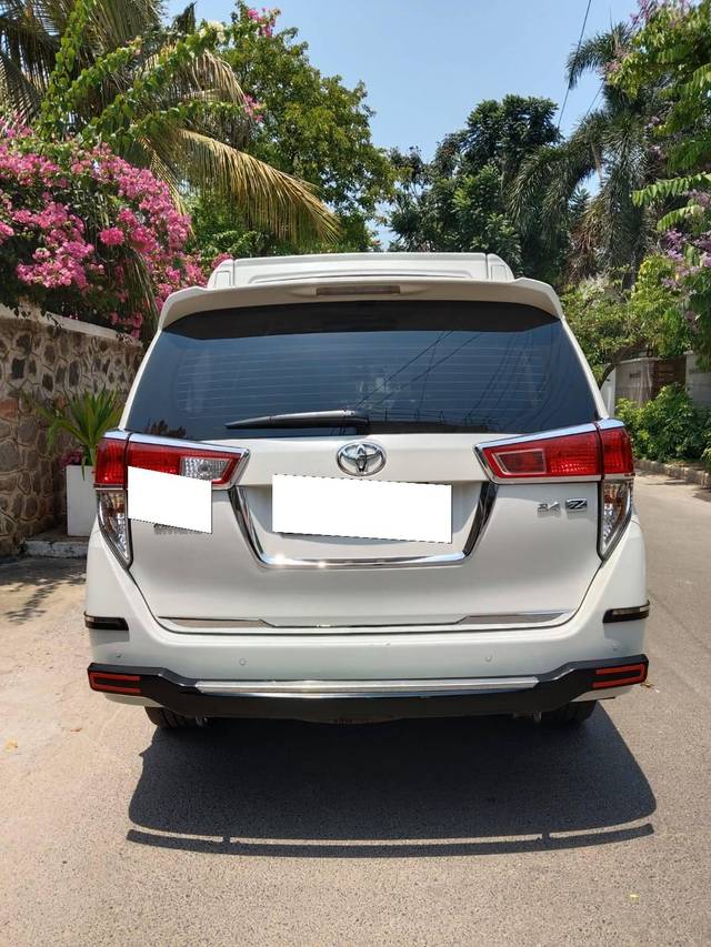 https://images10.gaadi.com/usedcar_image/4515898/original/processed_5b470332c573b888bce0f880ccdc32cd.jpg?imwidth=6402
