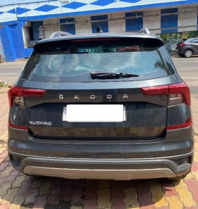 https://images10.gaadi.com/usedcar_image/4515905/original/processed_997f7e2e-4880-485b-8af3-9bf11c326ee1.jpeg?imwidth=6402