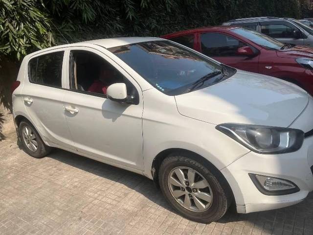 https://images10.gaadi.com/usedcar_image/4515989/original/processed_262fe94e-f480-4af3-9df1-8e41a057de60.jpeg?imwidth=6400