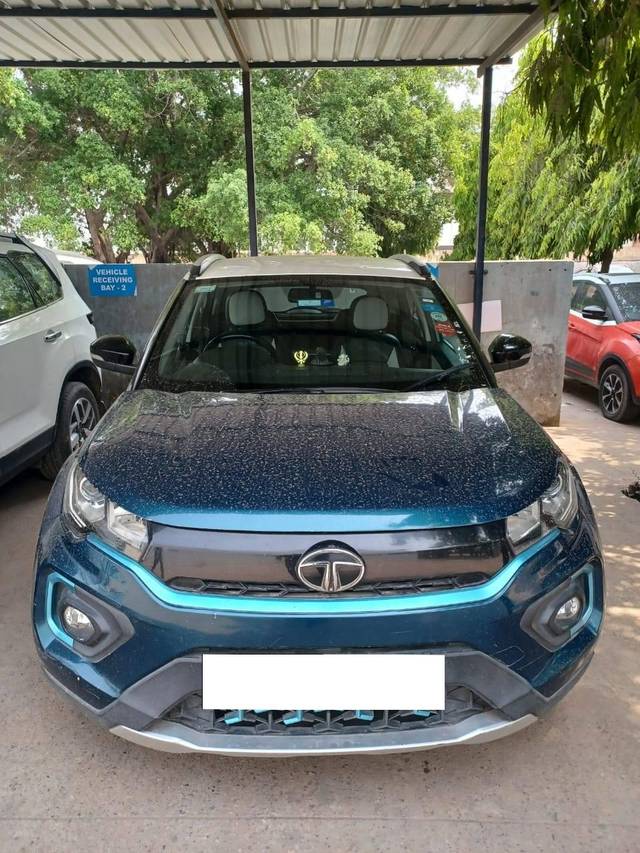 https://images10.gaadi.com/usedcar_image/4516006/original/processed_51bf0c73-9134-49a8-9101-4f4289e96e4a.jpg?imwidth=6400