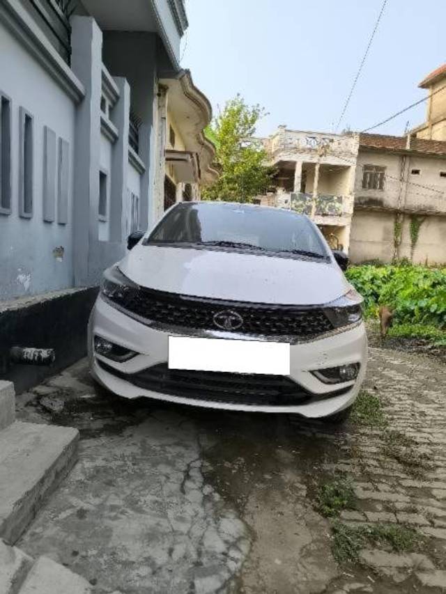 https://images10.gaadi.com/usedcar_image/4516078/original/processed_b9ea2092-2eb0-412a-86ca-db2f8e2c1b2f.jpg?imwidth=6400