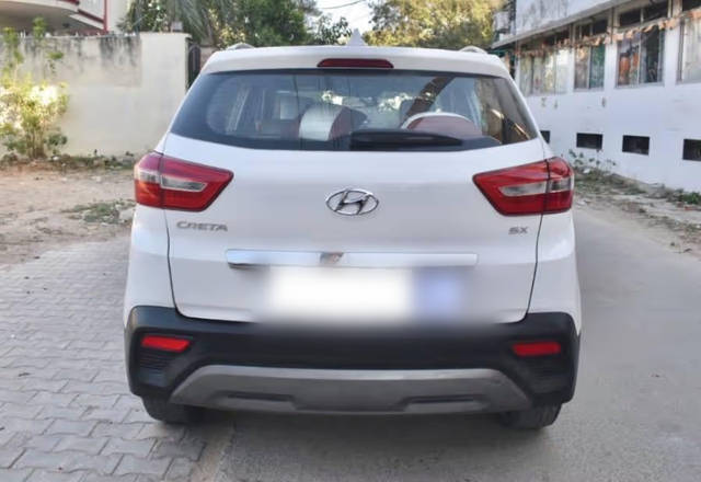 https://images10.gaadi.com/usedcar_image/4516088/original/191782cf-40c4-4753-aa9f-1fae86583e3d.?imwidth=6402