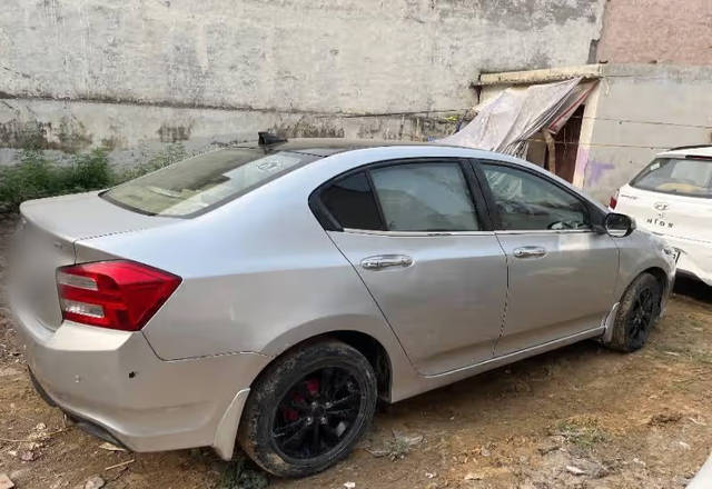 https://images10.gaadi.com/usedcar_image/4516090/original/8fd1739c-e0fd-4ea8-8156-ee03b84c1491.?imwidth=6401