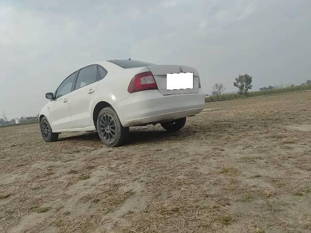 https://images10.gaadi.com/usedcar_image/4516097/original/processed_0024efbf-453b-41b3-9235-4c3f8cb9a207.jpg?imwidth=6401