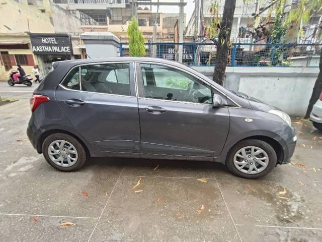 https://images10.gaadi.com/usedcar_image/4516116/original/processed_1e9e5440-2ed8-414e-9a83-5bcda19dbb55.jpg?imwidth=6401
