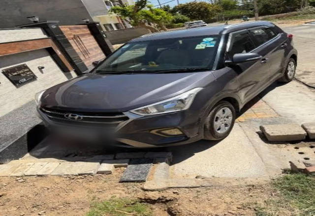 https://images10.gaadi.com/usedcar_image/4516117/original/c3add6f6-656e-4186-8913-d4b701bafae2.?imwidth=6400