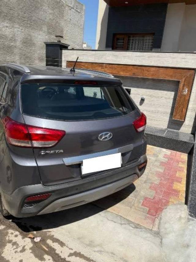https://images10.gaadi.com/usedcar_image/4516117/original/processed_7cc07be0-c6be-4acd-9295-4315b9072361.jpeg?imwidth=6402