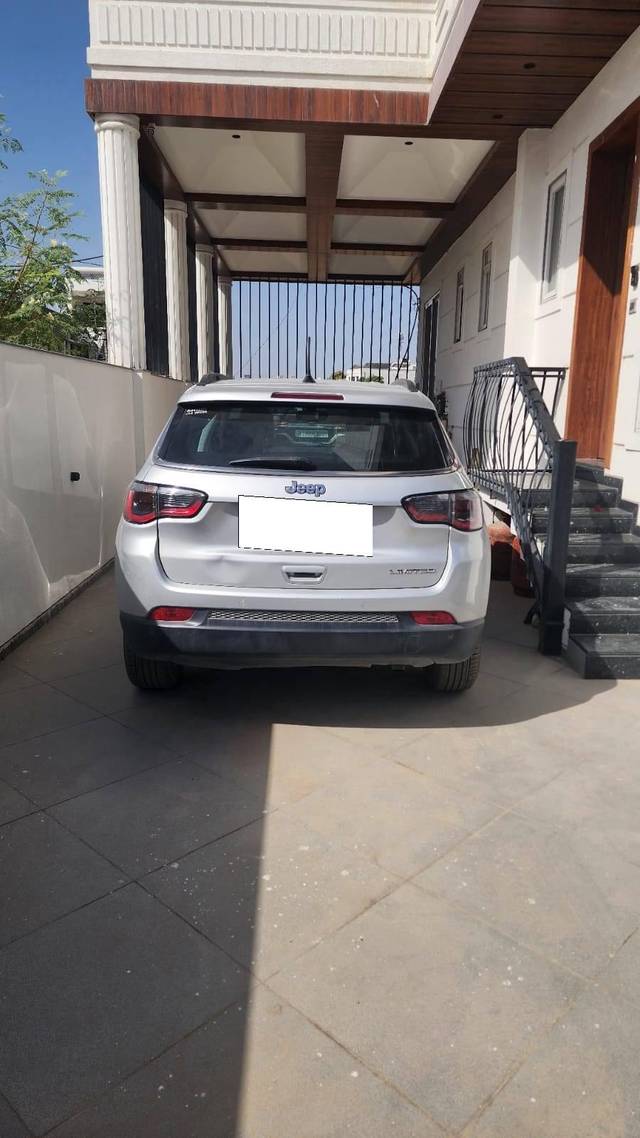 https://images10.gaadi.com/usedcar_image/4516149/original/processed_9ba8cc21-1404-4824-a7a8-4994c7f28596.jpg?imwidth=6401