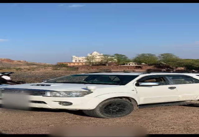 https://images10.gaadi.com/usedcar_image/4516152/original/af819610-4258-49e5-9ff2-8c6c5dff8a5b.?imwidth=6400