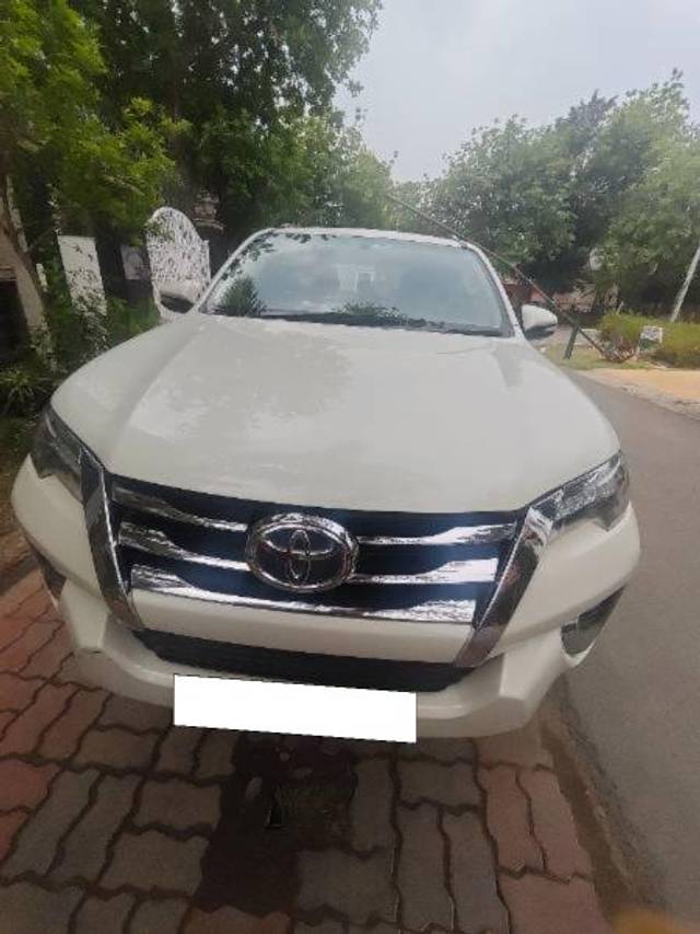 https://images10.gaadi.com/usedcar_image/4516164/original/processed_94b22467-4b10-4d03-ac95-2fddf172ae02.jpg?imwidth=6400