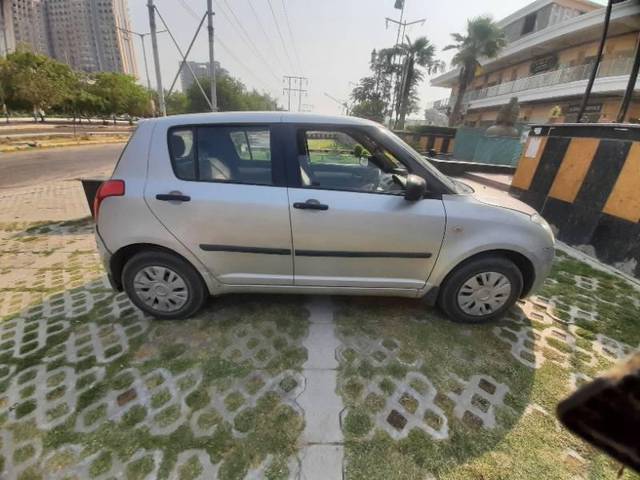 https://images10.gaadi.com/usedcar_image/4516178/original/processed_13697fdb-b572-4ccb-9deb-856d02c86fdb.jpg?imwidth=6401