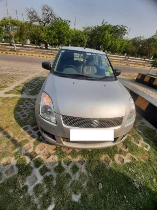 https://images10.gaadi.com/usedcar_image/4516178/original/processed_3baea528-902e-4dbd-b070-49170846a993.jpg?imwidth=6400