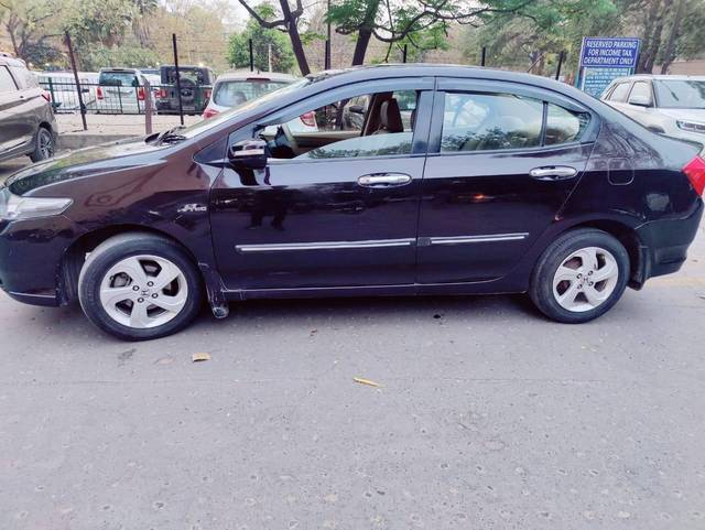 https://images10.gaadi.com/usedcar_image/4516184/original/processed_b95afc77583ef664fe15503e4f8d5931.jpg?imwidth=6402