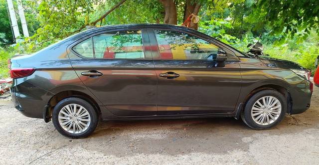 https://images10.gaadi.com/usedcar_image/4516185/original/b8d1aca20b7f620721f87c9ddcfe3f78.jpeg?imwidth=6401