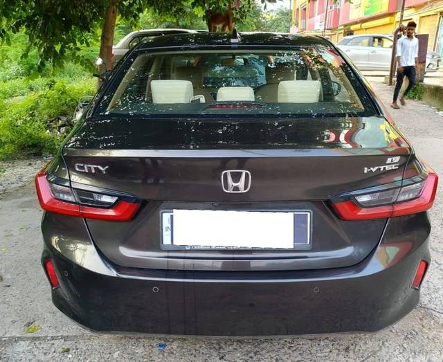 https://images10.gaadi.com/usedcar_image/4516185/original/processed_1108d09446ea83726ef1a536aadce8ee.jpeg?imwidth=6402