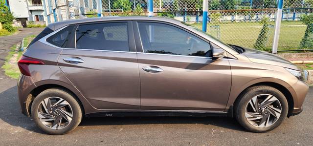 https://images10.gaadi.com/usedcar_image/4516187/original/processed_3bac678c99f2912cc781c18507fbcc7d.jpg?imwidth=6401