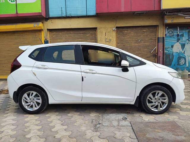 https://images10.gaadi.com/usedcar_image/4516193/original/processed_267e0bb074b2c361ddb5c411242edee3.jpeg?imwidth=6401