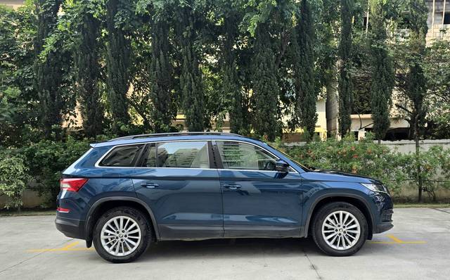 https://images10.gaadi.com/usedcar_image/4516196/original/c8bcc213ac82ce328938a09dd663f20f.jpg?imwidth=6401
