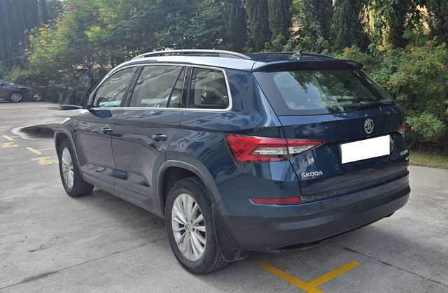 https://images10.gaadi.com/usedcar_image/4516196/original/processed_a7bef4db8884443b5d68701f4ff66906.jpg?imwidth=6402