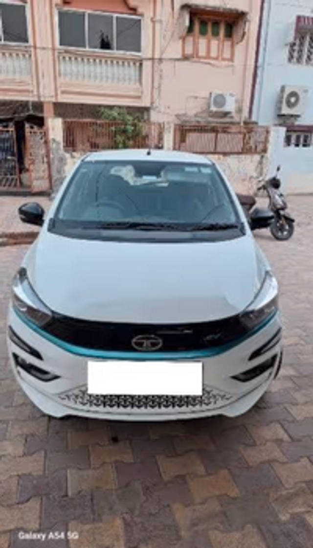 https://images10.gaadi.com/usedcar_image/4516200/original/d8468c65-83be-496e-a4f1-0960e3c7a3bd.png?imwidth=6400
