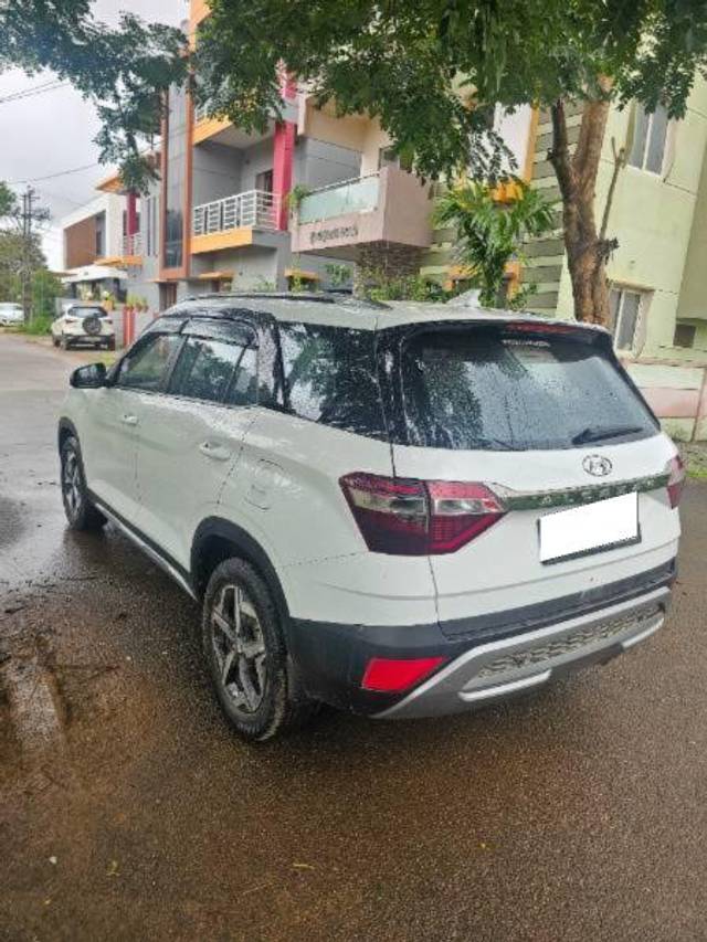https://images10.gaadi.com/usedcar_image/4516244/original/processed_f422d5af-847f-4bf8-ba6d-36999424dec6.jpg?imwidth=6402