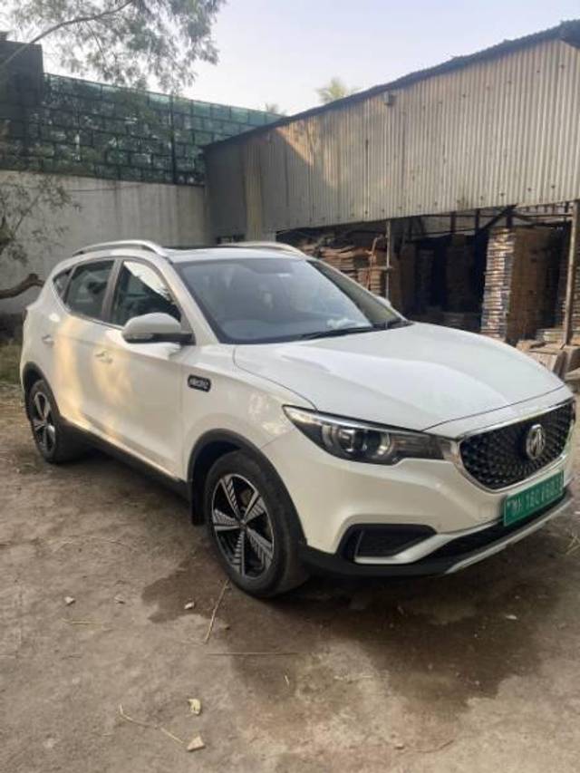 https://images10.gaadi.com/usedcar_image/4516254/original/processed_ec8ae0ae-5f51-49b3-842a-9c9e5e6046de.jpg?imwidth=6400