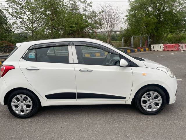 https://images10.gaadi.com/usedcar_image/4516257/original/70e5f8a318b7918d05e27f08fe14b790.jpg?imwidth=6401