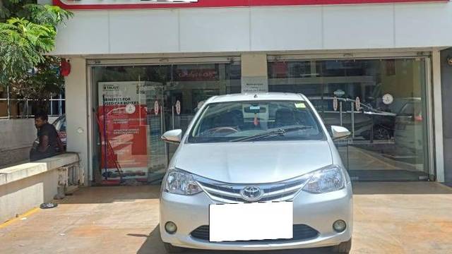 https://images10.gaadi.com/usedcar_image/4516274/original/processed_b1af0b71fd89e9faf607935614944528.jpeg?imwidth=6402