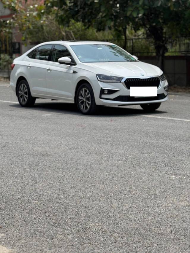 https://images10.gaadi.com/usedcar_image/4516275/original/processed_1202b28628ca1ba1f5d45db1c35337c6.jpg?imwidth=6400