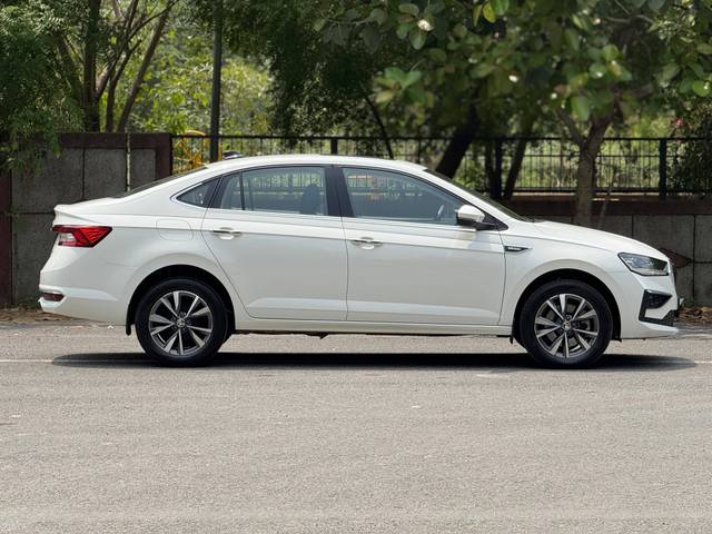 https://images10.gaadi.com/usedcar_image/4516275/original/processed_70f2469a7395f023bdb8538bb962d6be.jpg?imwidth=6401