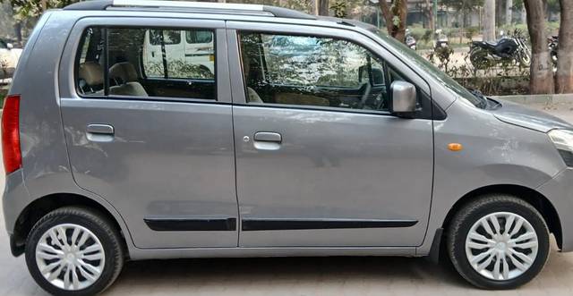 https://images10.gaadi.com/usedcar_image/4516331/original/bb553e1ce3adeb584a24ed9a7e0ea8fa.jpg?imwidth=6401