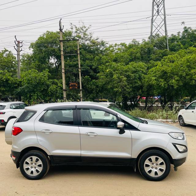 https://images10.gaadi.com/usedcar_image/4516338/original/f10e0beb10803e2508b4f3fc32bcabf3.jpg?imwidth=6401