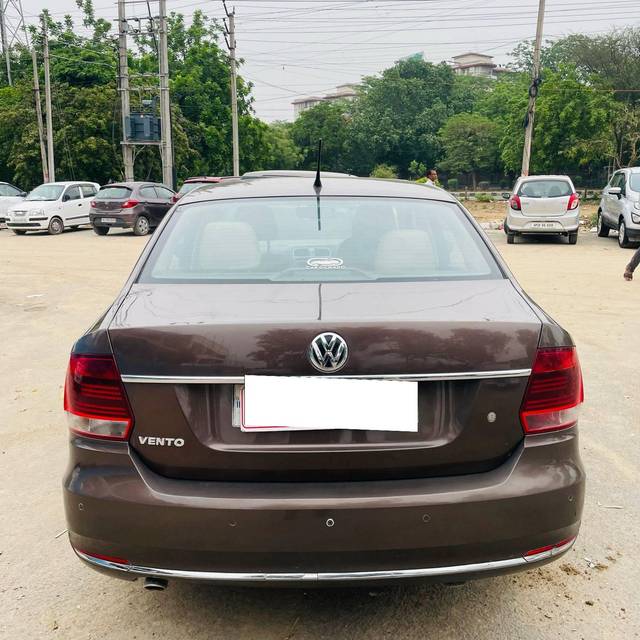 https://images10.gaadi.com/usedcar_image/4516340/original/processed_b2daf6994ecb532d21d53fae4ca2a1c2.jpg?imwidth=6401